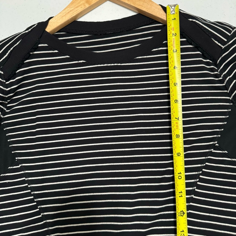 lululemon athletica Black and White Striped Long Sleeve Base Runner Tee - Picture 10 of 13